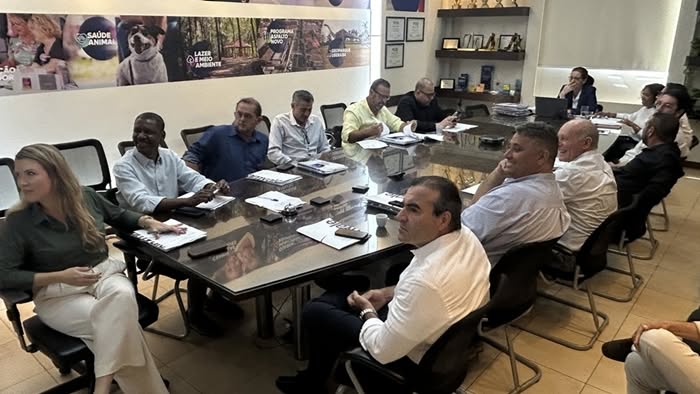 Prefeitos discutem teto para gastos com shows durante assembleia regional da Amvale e Convale Prefeitos discutem teto para gastos com shows durante assembleia regional da Amvale e Convale
